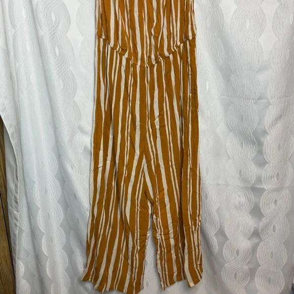 Xhilaration jumpsuit NWT large gold metal/off white - Picture 3 of 9